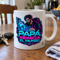 Papá reinicia el mundo — Taza para papá programador | Cerámica blanca 11oz