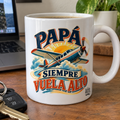 Papá siempre vuela alto — Taza para papá piloto | Cerámica blanca 11oz