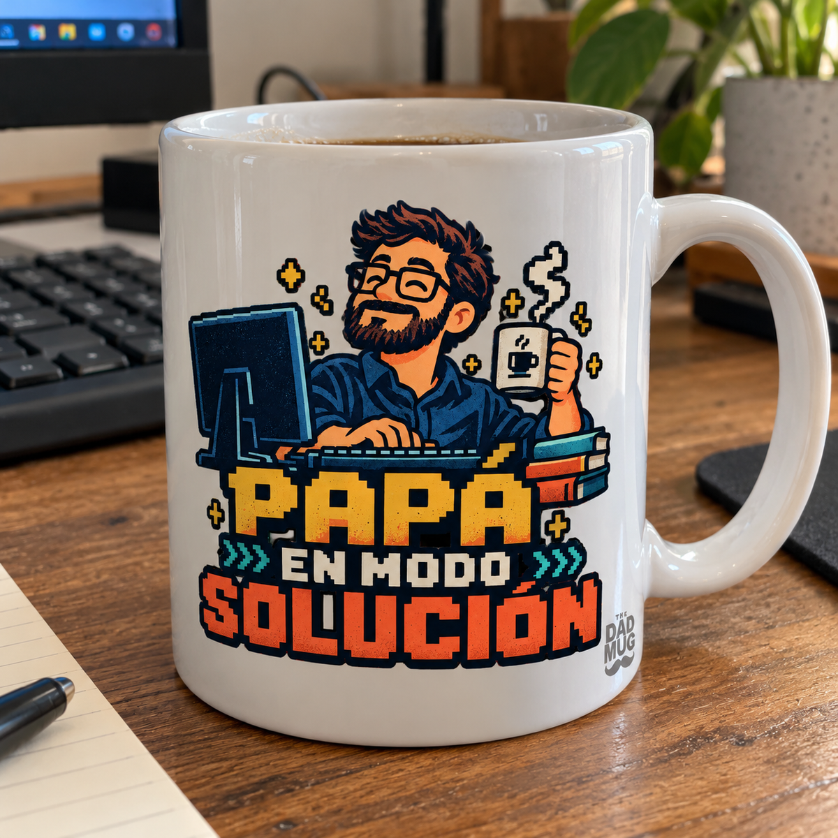 Papá en modo solución — Taza para papá programador | Cerámica blanca 11oz